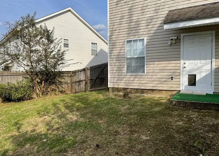 Cheerful 3-Bedrooms With Free Parking On Premises