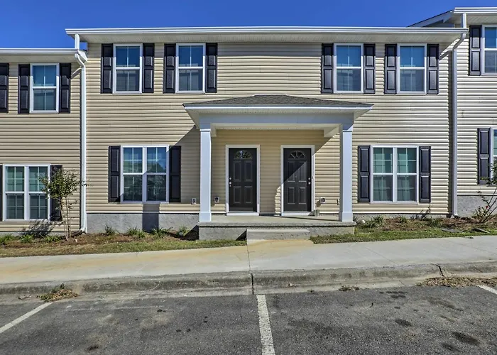 Airy Tallahassee Condo ~ 5 Mi To Downtown!