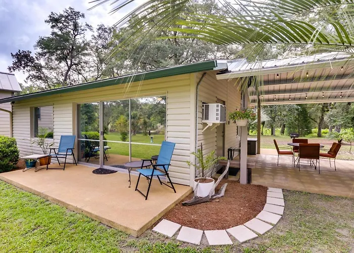 Riverfront Florida Escape W/ Grill & Fire Pit!