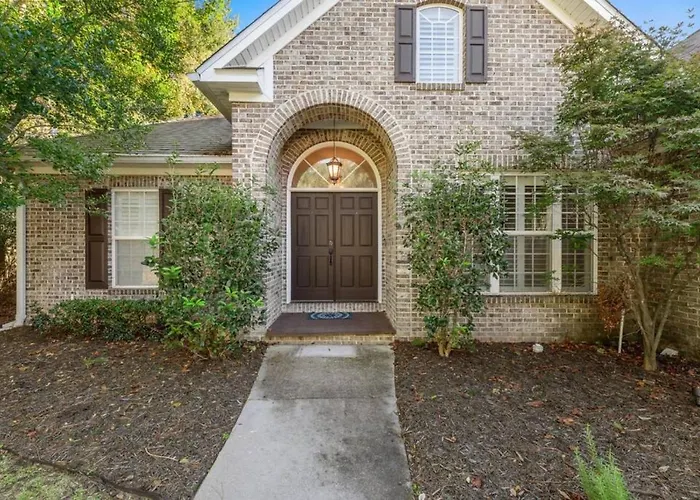 Serene Smart Home, Big Backyard, Family&Friends