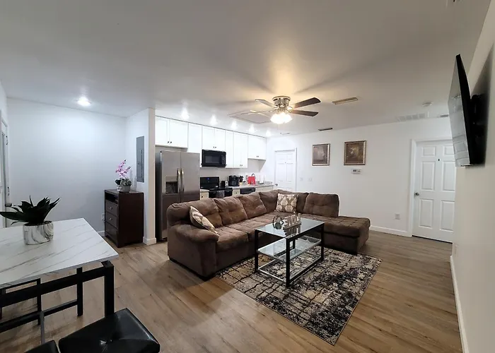 One Room In A Renovated Duplex House Near Fsu