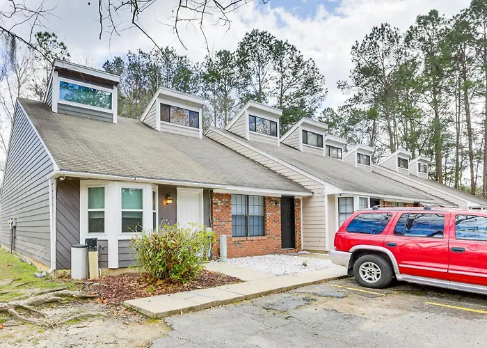 Updated Tallahassee Townhome: 3 Mi To Downtown!
