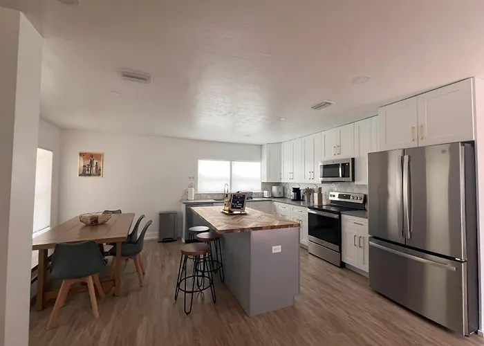 Fully Furnished Executive Housing - Whole House - Mabry Manor