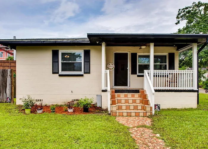 Walkable To Fsu Campus: Cozy Retreat W/ Deck!