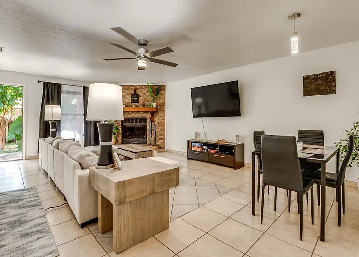 Group-Friendly Rental 5 Mi To Dtwn Tallahassee!