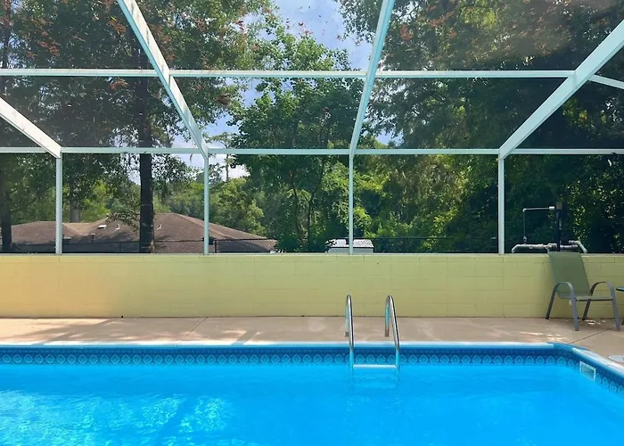 Rosemary Terrace Retreat 3Bd, Pool, Pet-Friendly