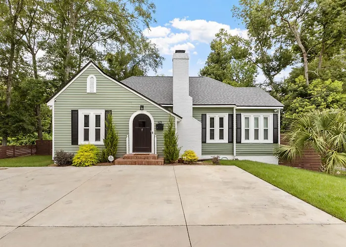 Luxury Home For Entertaining In Midtown Manor