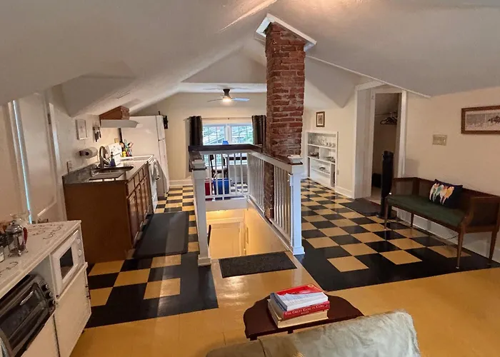 Old Town Garden Loft