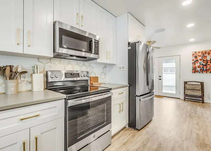 Fully Furnished Executive Housing - Whole House - Mabry Manor