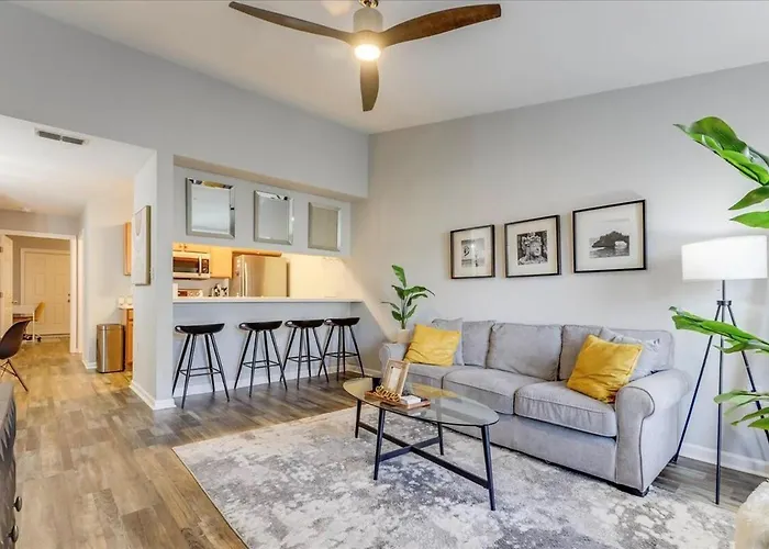 Modern Ease Condo Close To Fsu W Pool