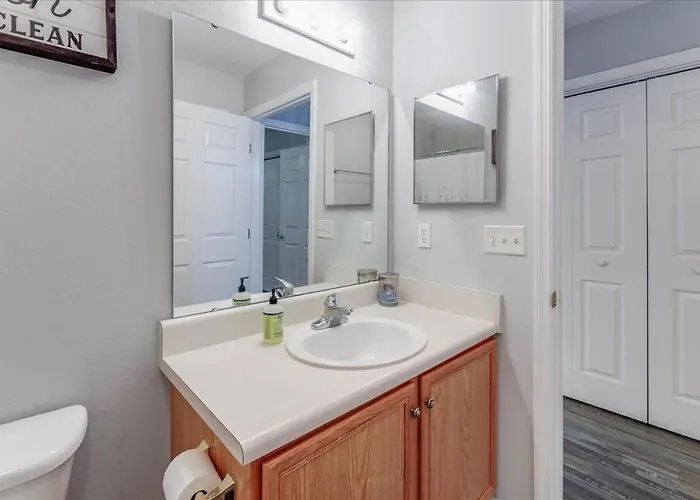 Modern Ease Condo Close To Fsu W Pool